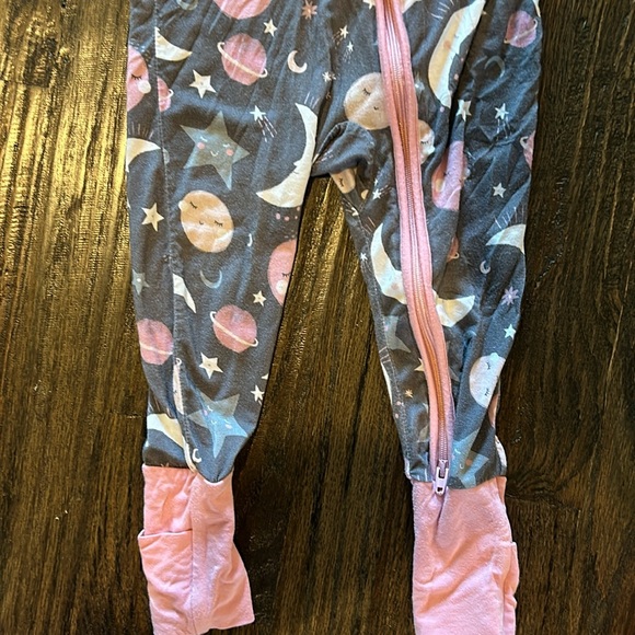 Little Sleepies Zippy 12-18m in To the Moon and Back - Picture 3 of 9